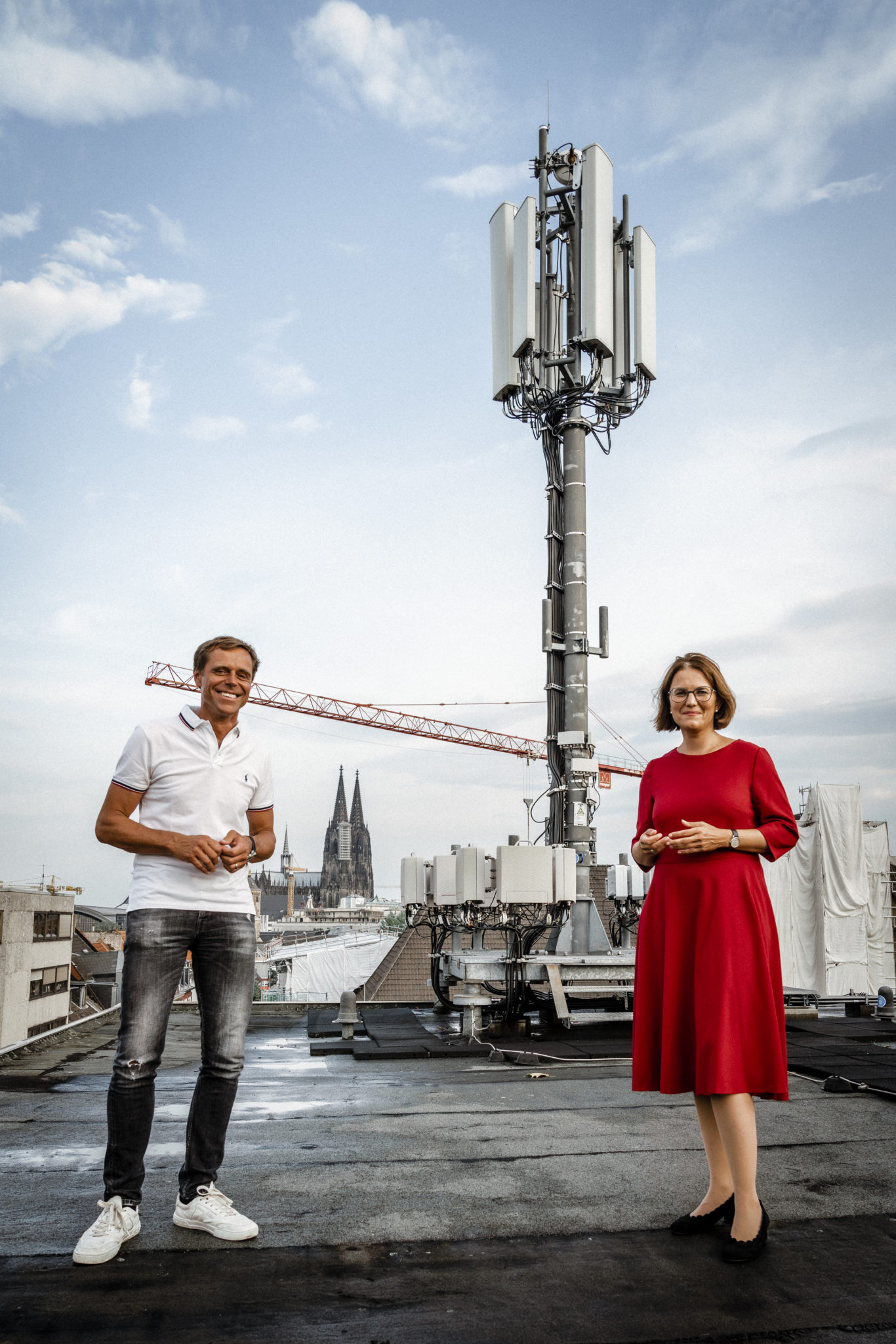 Schnellerer Ausbau: Stadt Köln, Stadtwerke Und Vodafone Beschleunigen ...